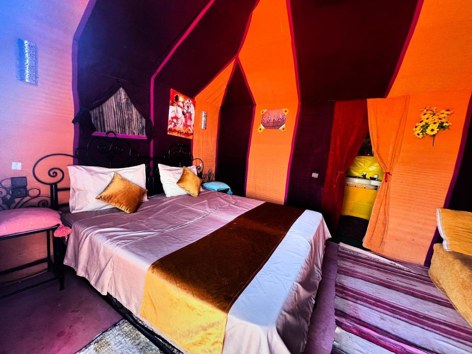 Desert Camp Camel & Sandboarding Merzouga Luaran gambar