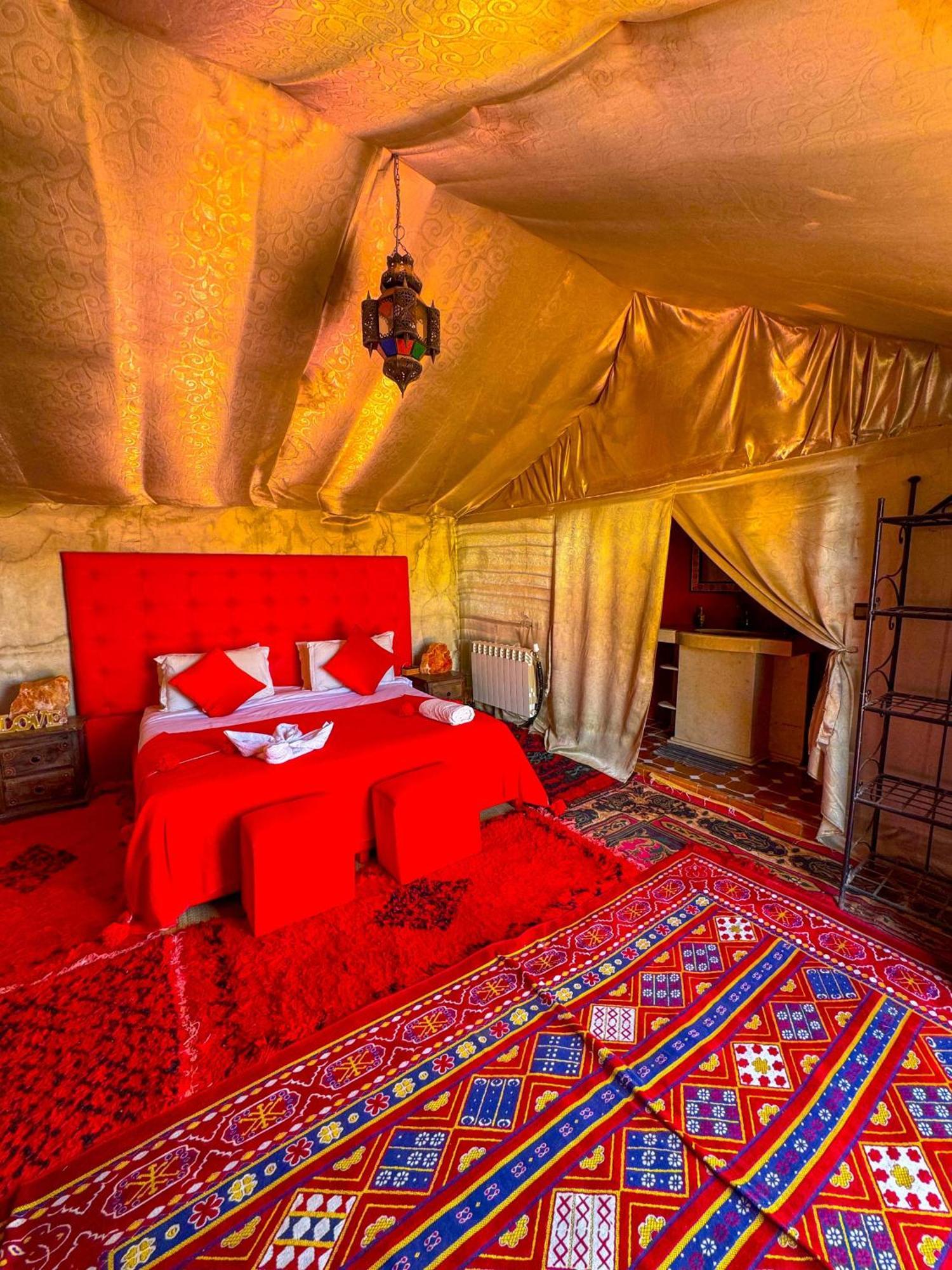 Desert Camp Camel & Sandboarding Merzouga Luaran gambar