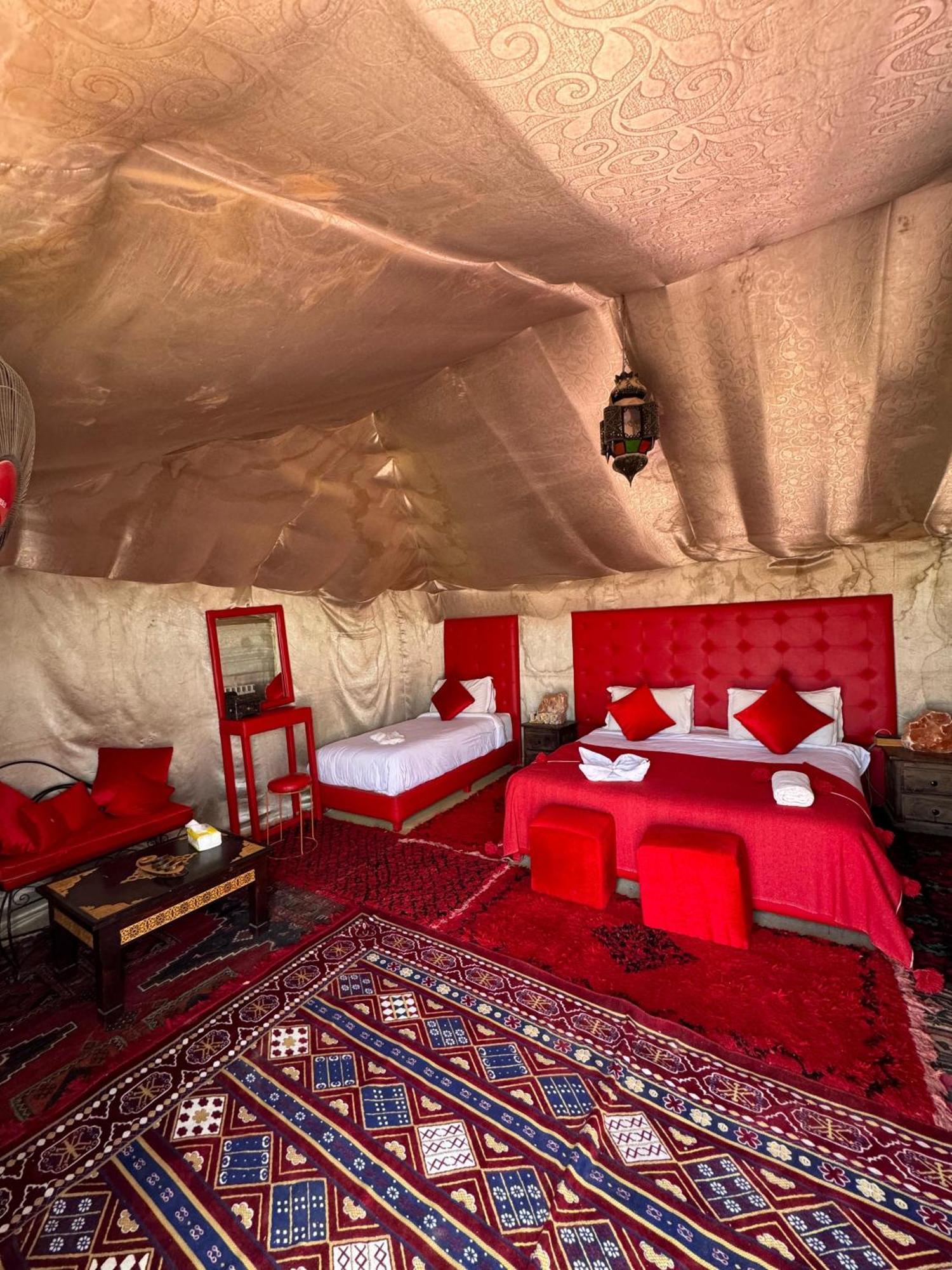 Desert Camp Camel & Sandboarding Merzouga Luaran gambar